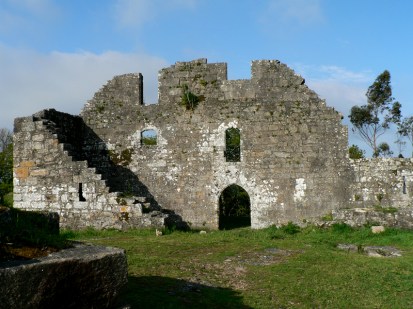 Ruínas do castelo de Altamira, casa do Moscoso no concello de Brión