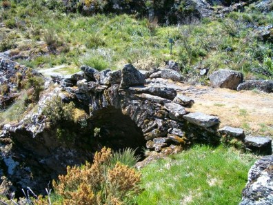 Ponte romana de Pradoalbar (Vilariño de Conso).JPG